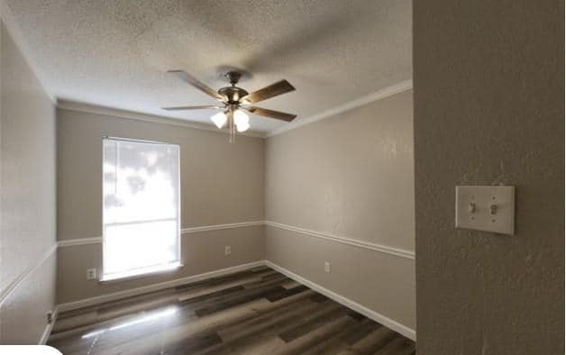 Building Photo - 305 Meadow Ct