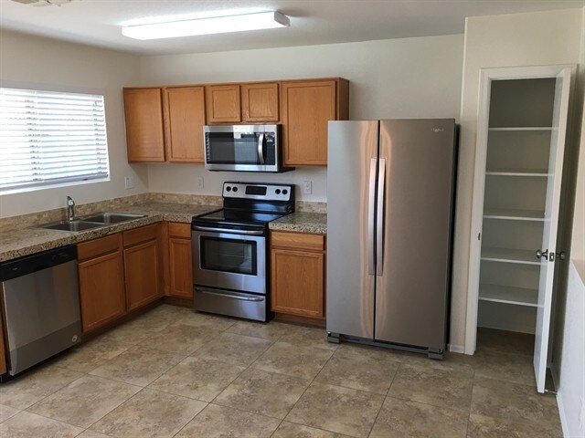 Building Photo - 10533 W Sands Dr