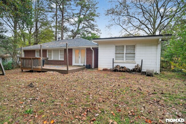 Building Photo - 2644 Pineland Ave