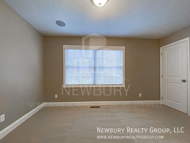 Building Photo - 2 Bedroom, 2.5 Bath Townhome - Discover th...