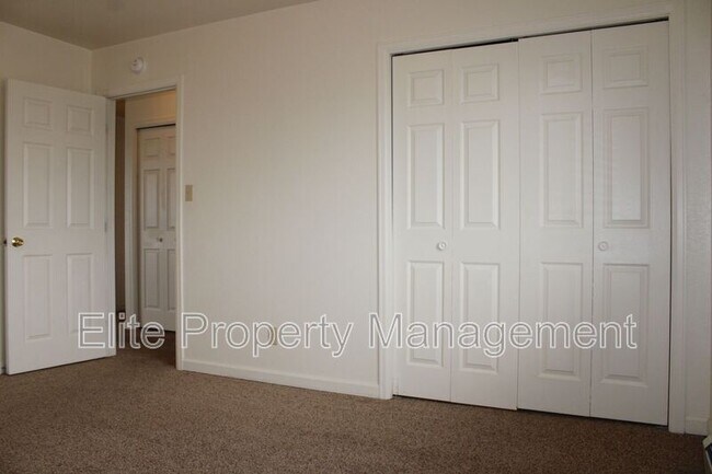 Building Photo - 212 W Palmer Lake Dr