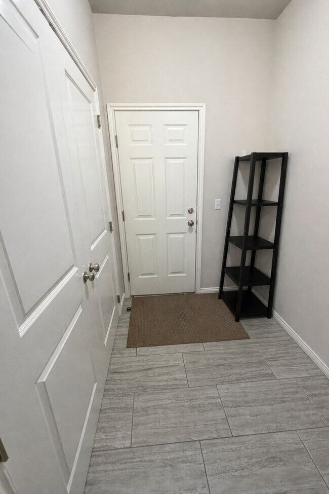 Building Photo - 13776 Grandeur Ave