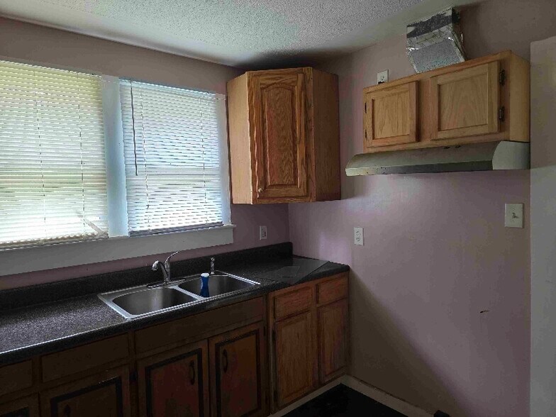 Building Photo - 500 Cathcart Dr
