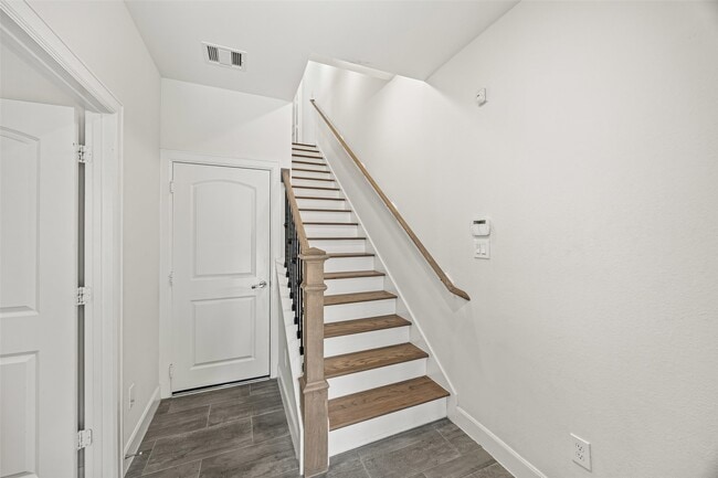 Building Photo - 719 Leverkuhn St