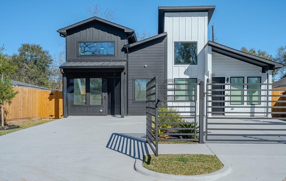 Building Photo - Unit A