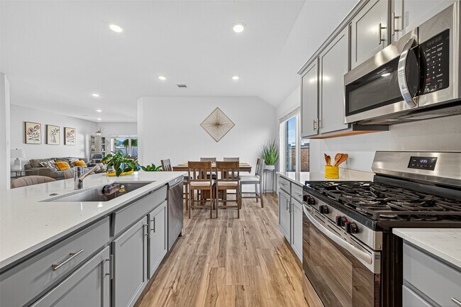 Building Photo - 27222 Woodridge Gln Dr