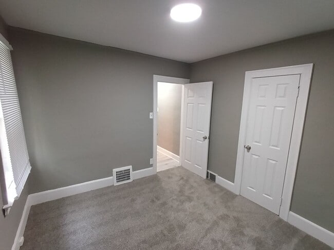 Building Photo - 4 bedroom 2 bath brick colonial NOW AVAILA...