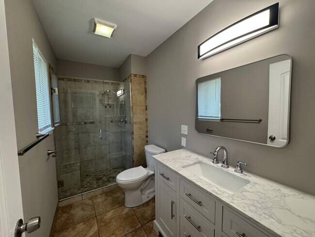 Building Photo - 9206 Greenway Ln