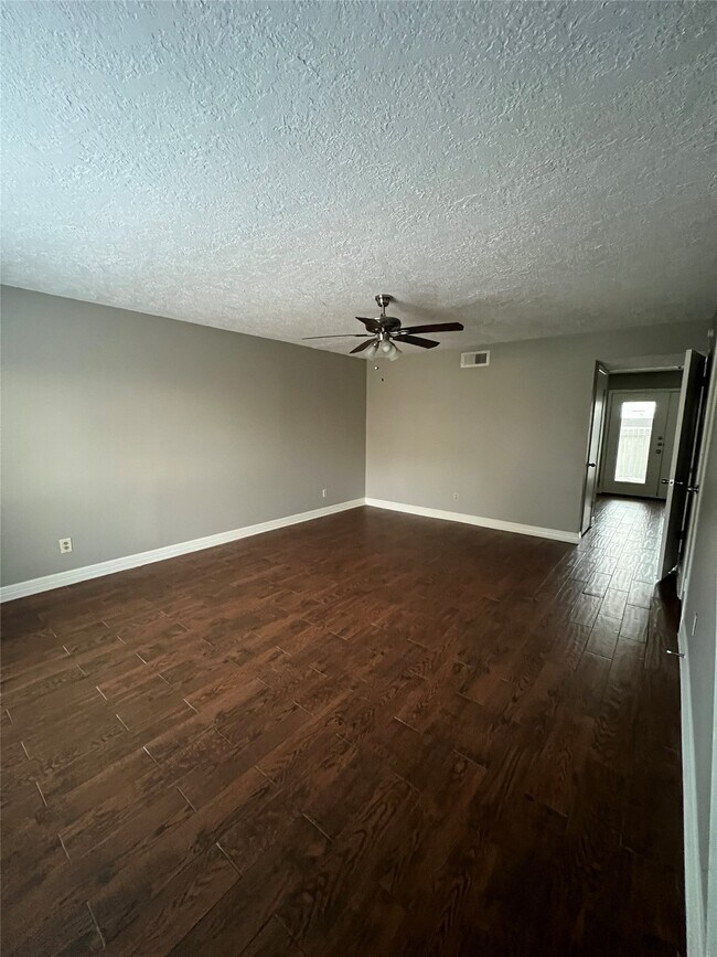 Building Photo - 1945 Miramar Green St