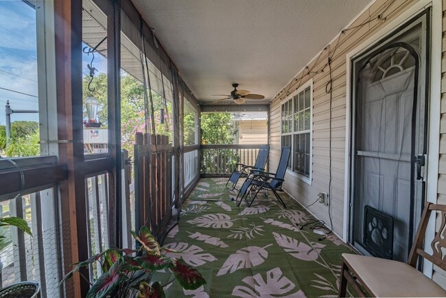Building Photo - Beautiful 3 / 2 single family home across ...