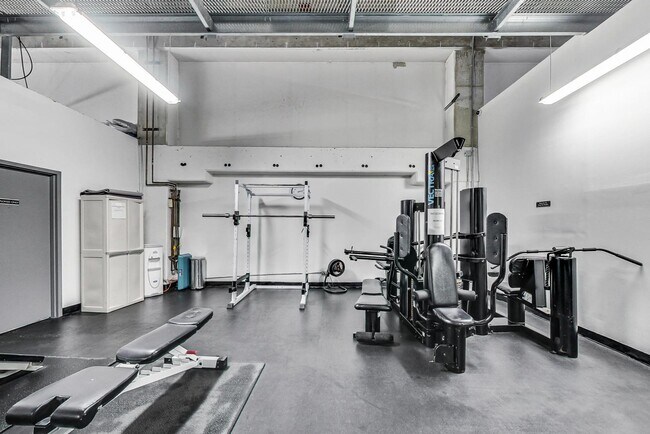 Building Photo - 1212 N La Salle Dr