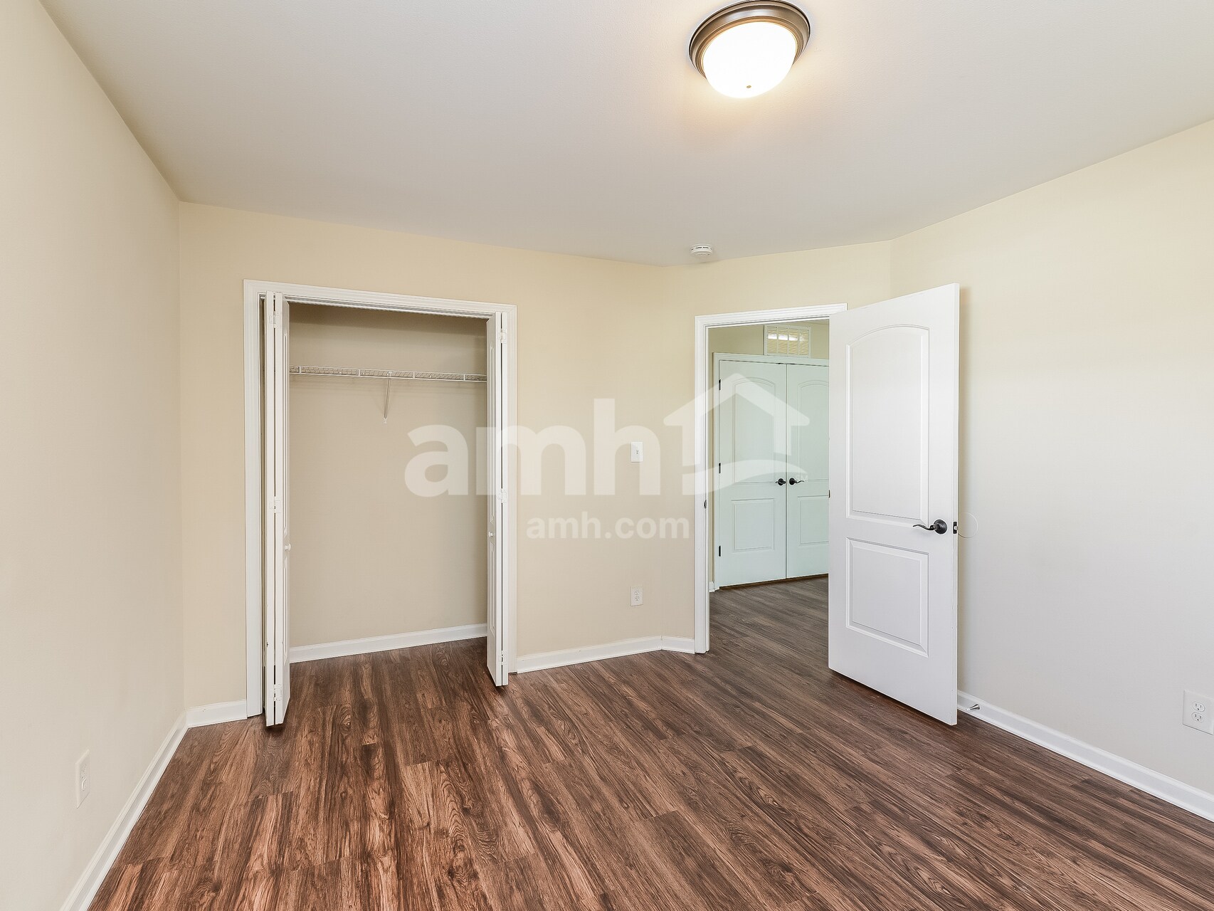 Building Photo - 113 Tannin Way