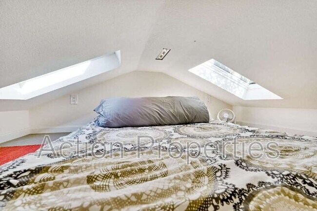 Building Photo - 360 Velarde St