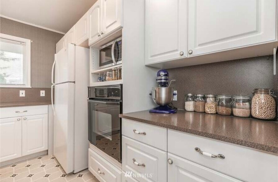 Kitchen - 1319 Gemini St SE
