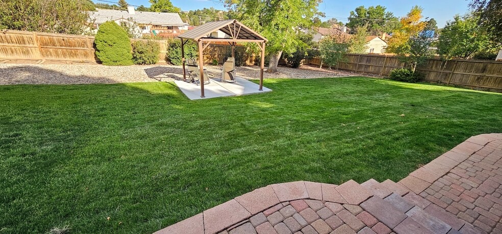 Back yard gezebo - 5219 Alta Loma Rd