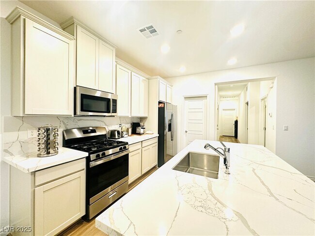 Building Photo - 600 Carriage Hill Dr