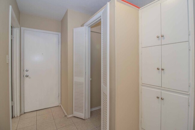 Building Photo - SOUTH HILLS Home on Large Corner Lot!!!!
