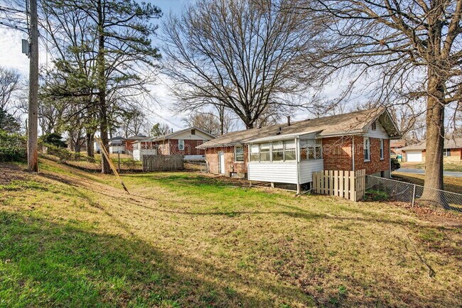 Building Photo - 1214 Forest Home Dr