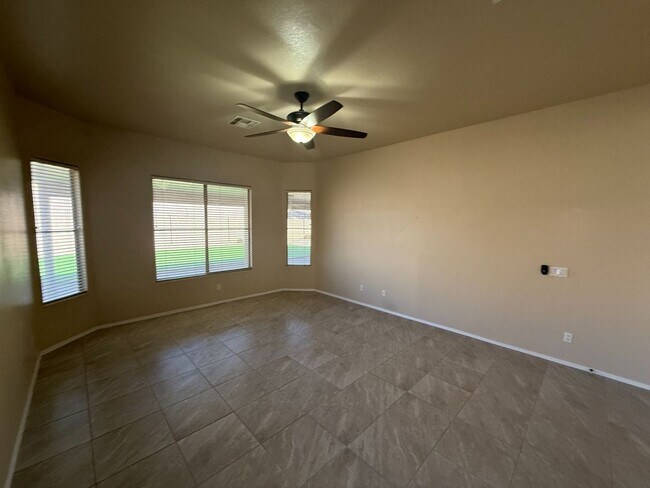 Building Photo - 3260 E Isabella Ave