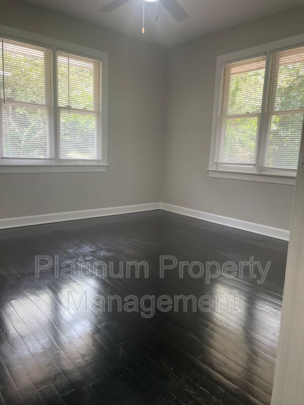 Building Photo - 3485 Maplehurst Dr