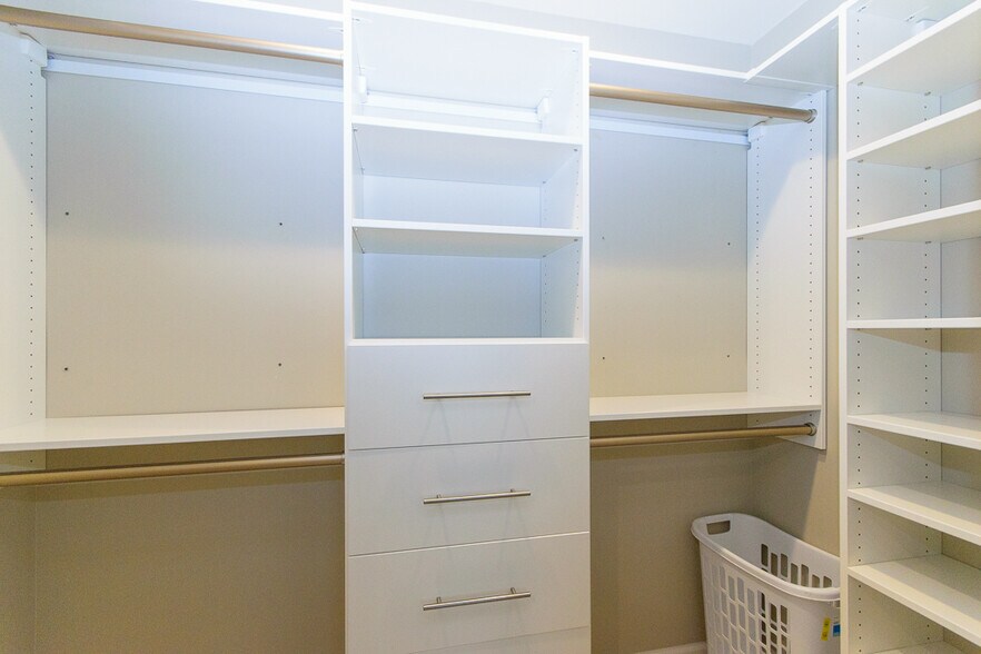 custom closets in both bedrooms - 586 Townhomes Pl