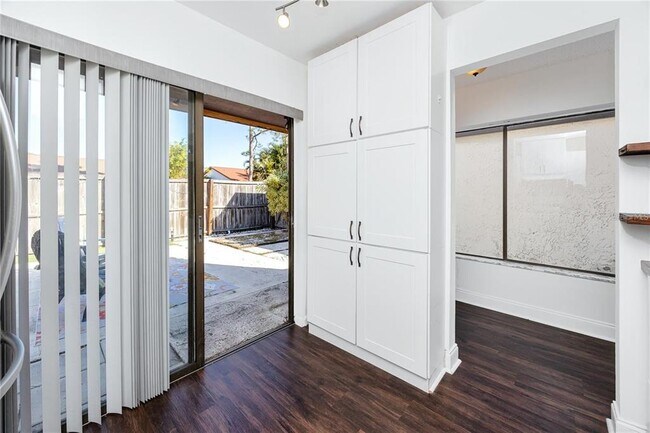 Building Photo - 2095 Sunset Point Rd