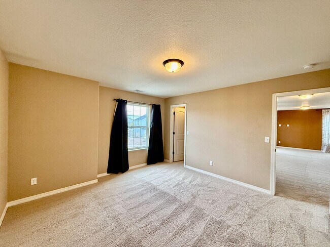 Building Photo - Beautiful Bedroom in Forest Meadows!