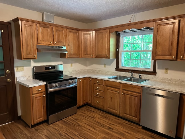 Building Photo - 104 Hudson Hills Rd