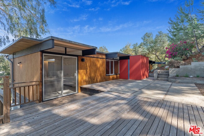 Building Photo - 1404 Oak Grove Dr