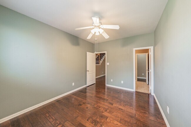 Building Photo - 3504 Oliver Dr