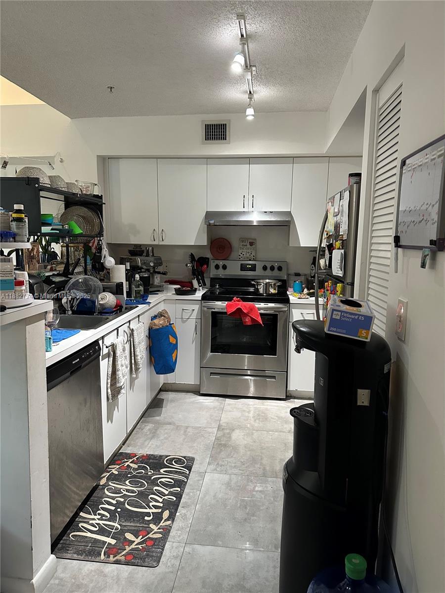 Building Photo - 12124 Saint Andrews Pl