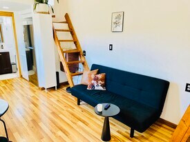 Building Photo - 2715 Alta St