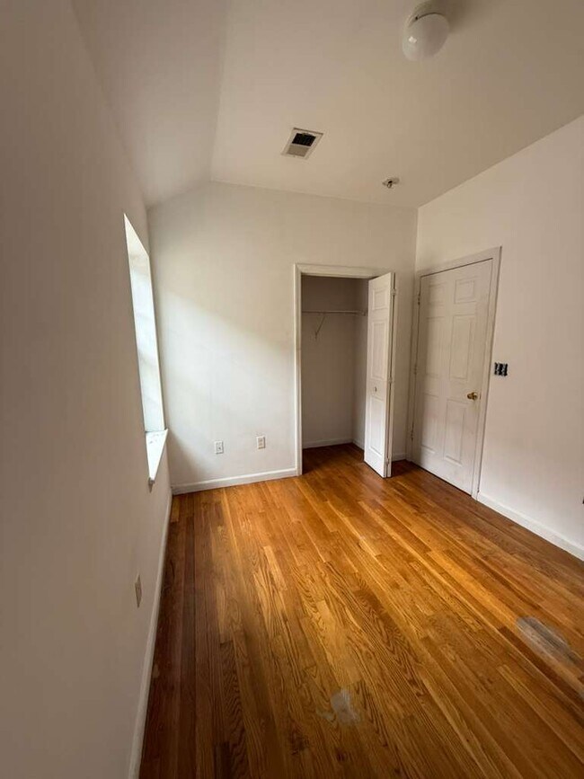 Building Photo - 84 W 14th St