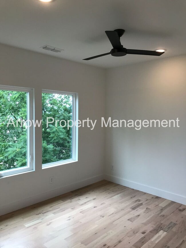 Building Photo - Gorgeous 4br New Construction in South Nas...