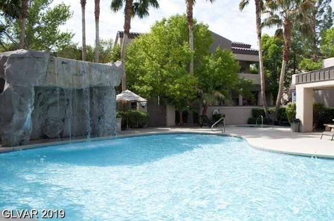 Building Photo - UPSTAIRS CONDO! 2 BEDROOMS 2 BATHROOMS WIT...