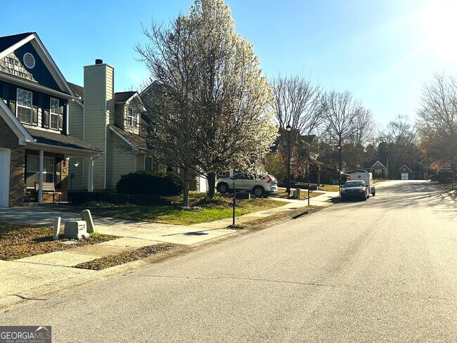 Building Photo - 6475 White Walnut Way
