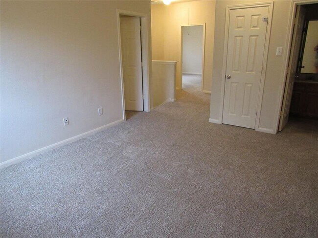 Building Photo - 6338 Applewood Forest Dr