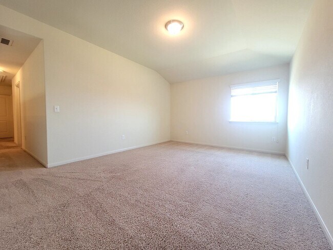 Building Photo - Spacious 3 Bedroom, 2.5 Bath Home with Garage & Tall Ceilings