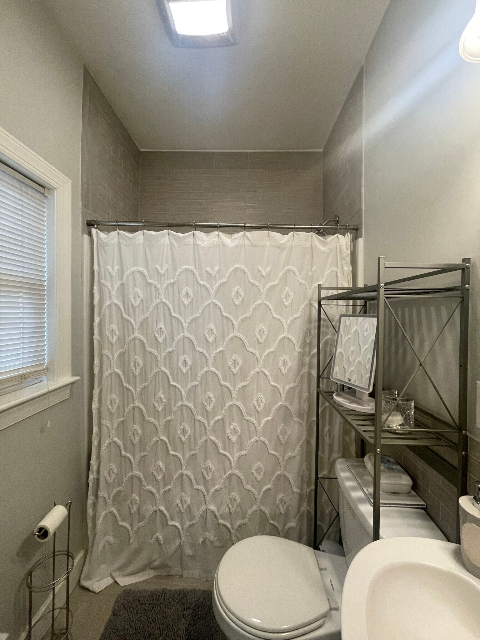 Shower/Tub - 34 North Road