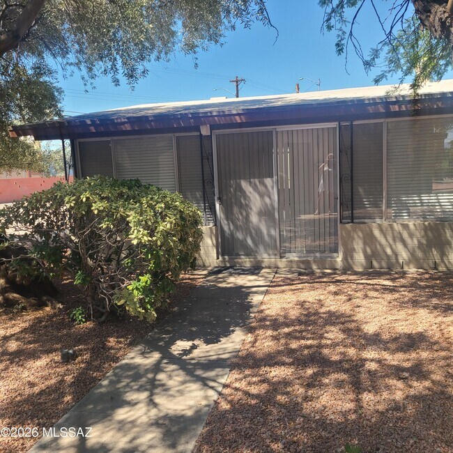 Building Photo - 1002 S Kolb Rd