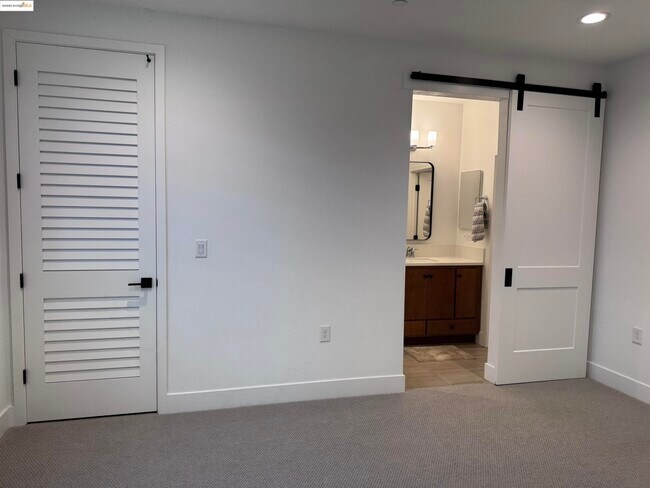 Building Photo - 470 Trellis Wy