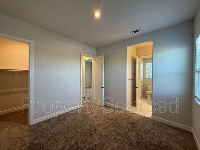 Building Photo - 614 Madrone St