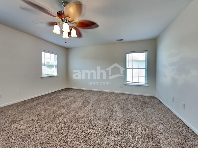 Building Photo - 407 Pine Hill Ln