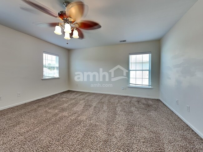 Building Photo - 407 Pine Hill Ln