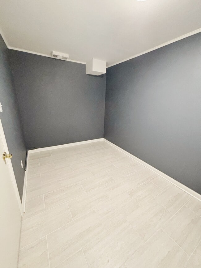 Building Photo - 5107 Cliffhaven Dr