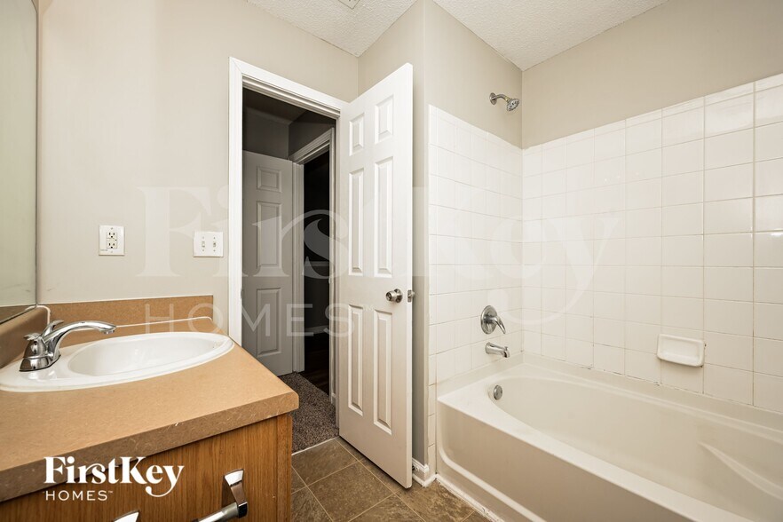 Building Photo - 2355 Brianna Dr