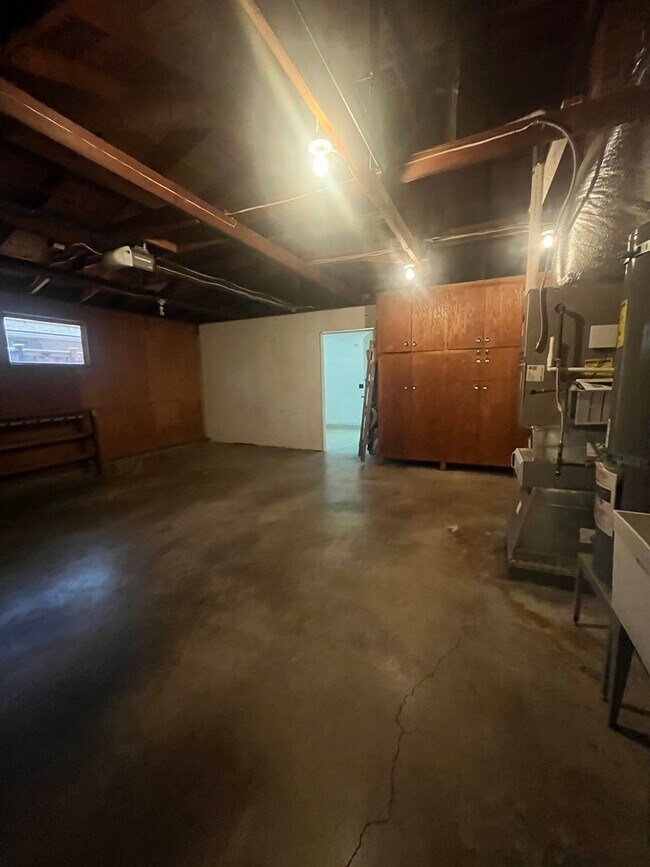 Building Photo - 3-Bedroom 1-Bathroom home in Eugene