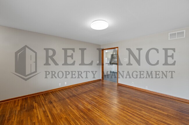 Building Photo - 1720 S Windsor Rd