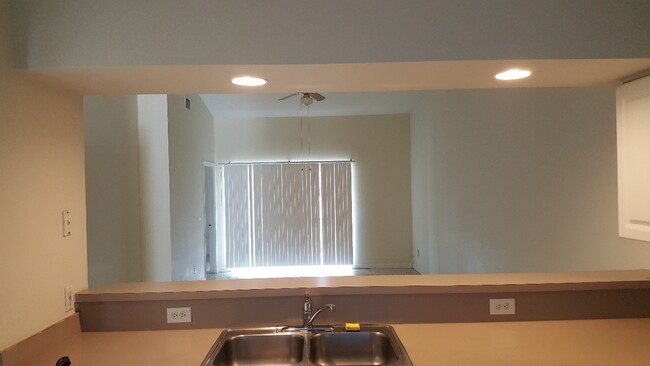 Building Photo - Affordable 3 bedroom 2 bath 1 car garage d...