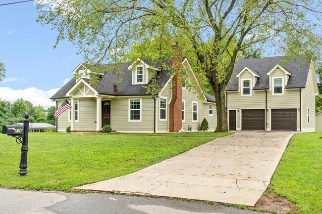 Building Photo - 206 E St